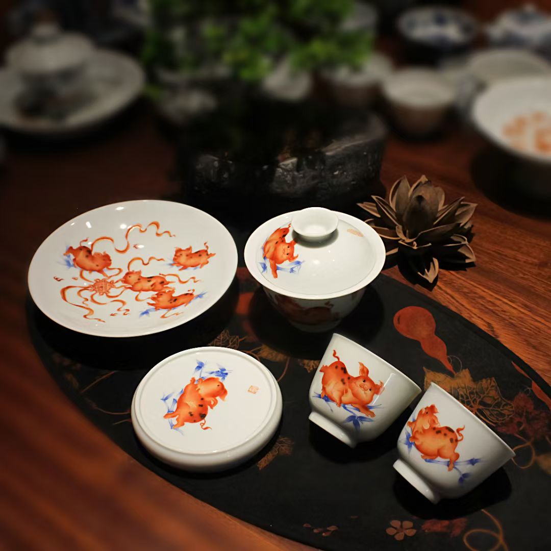 Gilded Flying Pig Gaiwan